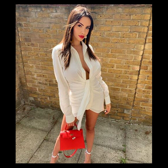 Nabilla, nouvelle influenceuse mode est devenue une référence pour de nombreuses fashionistas.