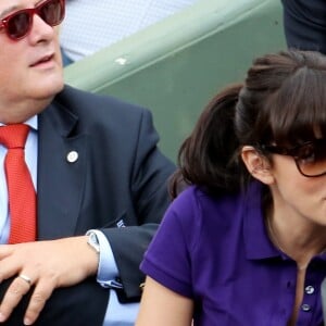 Nolwenn Leroy et son compagnon Arnaud Clément dans les tribunes des Internationaux de France de Tennis de Roland Garros à Paris, le 9 juin 2012.