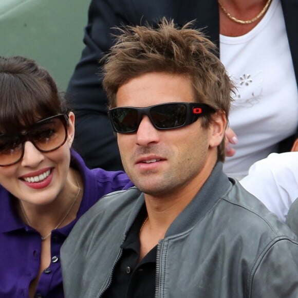 Nolwenn Leroy et son compagnon Arnaud Clément dans les tribunes des Internationaux de France de Tennis de Roland Garros à Paris, le 9 juin 2012.