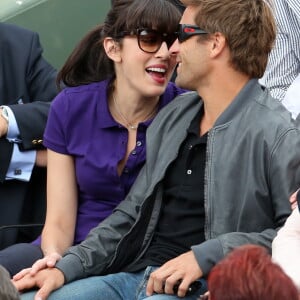 Nolwenn Leroy et son compagnon Arnaud Clément dans les tribunes des Internationaux de France de Tennis de Roland Garros à Paris, le 9 juin 2012.