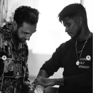 Usher et l'artiste tatoueur Dillon Forte. Juin 2019.