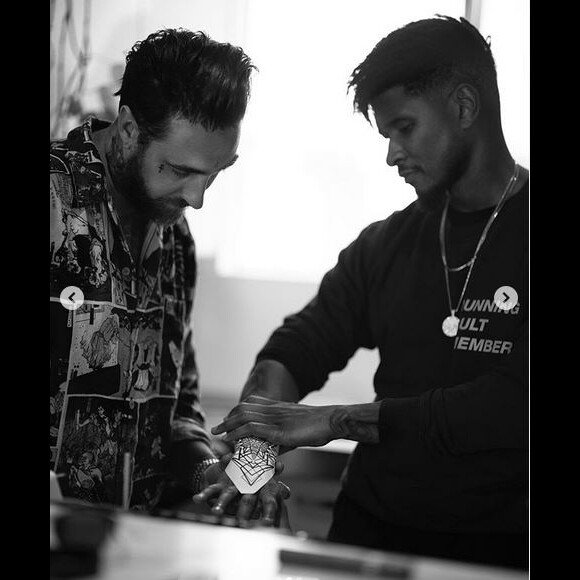 Usher et l'artiste tatoueur Dillon Forte. Juin 2019.