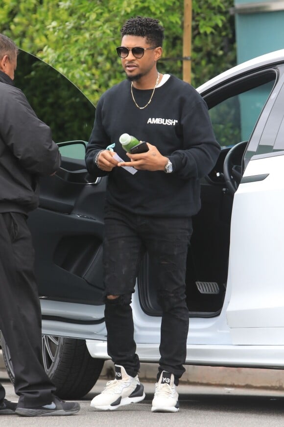Exclusif - Usher arrive au Weho Studio à Los Angeles, le 30 avril 2019.