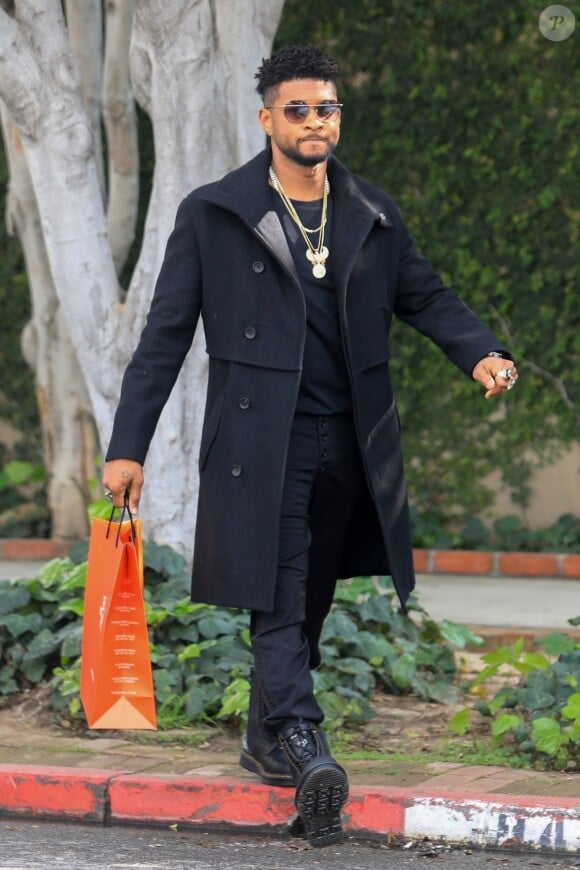 Exclusif - Usher est allé faire du shopping chez Frederic Malle avec des amis dans le quartier de Melrose Avenue à West Hollywood, le 28 février 2019.