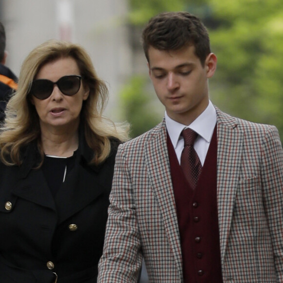 Valérie Trierweiler et son fils Léonard Trierweiler - Obsèques de Christophe Michel (mari de JL Romero) au crématorium du cimetière du Père Lachaise à Paris le 6 juin 2018