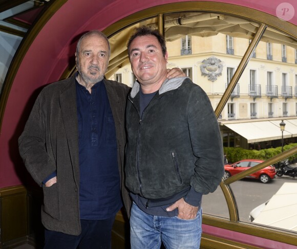 Jean-Claude Carrière et Fabien Onteniente lors de la conférence de presse du festival Un Réalisateur dans la Ville 2014 au restaurant La Fontaine Gaillon, à Paris le 2 juin 2014.