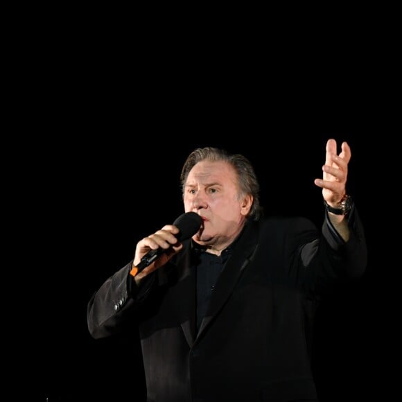 Exclusif - Gérard Depardieu chante "Barbara" sur la scène du palais des congrès Atlantia en pré-ouverture du 5e Festival du Cinéma et Musique de film de la Baule le 4 novembre 2018. © José Texeira/Bestimage