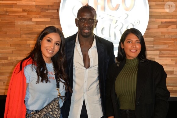 Exclusif - Mamadou Sakho, sa femme Majda et Ayem Nour lors de l'ouverture d'un TacoShake sur les Champs-Elysées à Paris, le 10 juin 2019. © Veeren/Bestimage