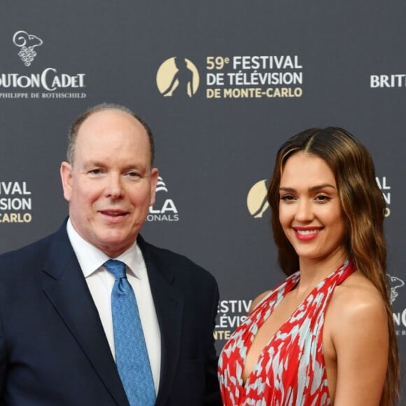 Le prince Albert II de Monaco et Jessica Alba à la 59ème édition du festival de télévision de Monte Carlo au Grimaldi forum à Monaco le 14 juin 2019. © Bruno Bebert / Bestimage