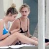 Cara Delevingne et Ashley Benson officialisent enfin avec un baiser passionné