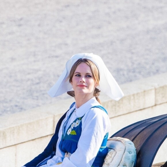 La princesse Madeleine de Suède partageait le landau de la princesse héritière Victoria, du prince Daniel et leurs enfants Estelle et Oscar lors de la Fête nationale suédoise le 6 juin 2019.