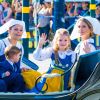 La princesse Madeleine de Suède partageait le landau de la princesse héritière Victoria, du prince Daniel et leurs enfants Estelle et Oscar lors de la Fête nationale suédoise le 6 juin 2019.