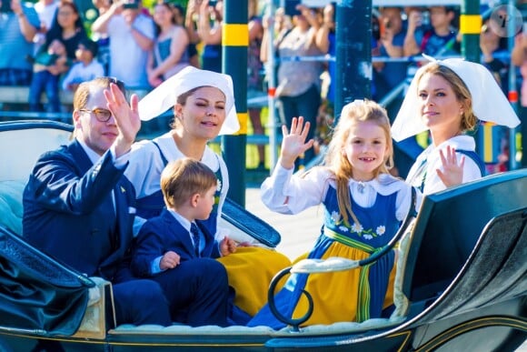 La princesse Madeleine de Suède partageait le landau de la princesse héritière Victoria, du prince Daniel et leurs enfants Estelle et Oscar lors de la Fête nationale suédoise le 6 juin 2019.