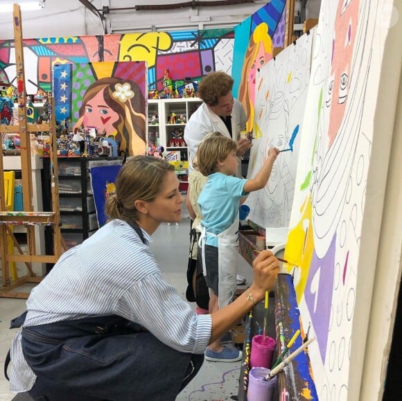 La princesse Madeleine de Suède a fait un atelier peinture avec sa fille la princesse Leonore et son fils le prince Nicolas, sous la houlette de son ami Romero Britto, en mai 2019. Photo Instagram.
