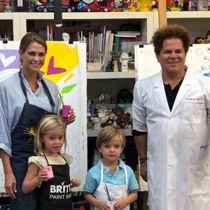 La princesse Madeleine de Suède a fait un atelier peinture avec sa fille la princesse Leonore et son fils le prince Nicolas, sous la houlette de son ami Romero Britto, en mai 2019. Photo Instagram.