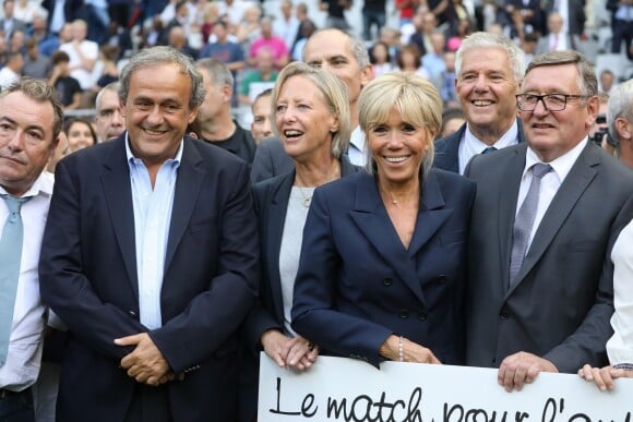 Fabien Onteniente, Michel Platini, la secrétaire d'Etat chargée des Personnes handicapées Sophie Cluzel et la Première Dame Brigitte Macron - La Première Dame donne le coup d'envoi du match de football caritatif au profit de la fondation Pierre Deniker opposant le Variétés Club de France à l'équipe de France des Parlementaires au Stade de France à Saint-Denis, Seine Saint-Denis, France, le 12 septembre 2018. © Dominique Jacovides/Bestimage