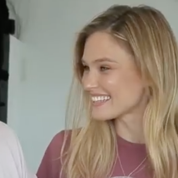 Bar Refaeli surprend son ami, l'animateur télé Assi Azar, en lui annonçant sa troisième grossesse sur Isntagram, le 20 juin 2019.