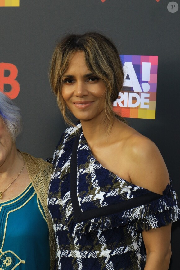 Halle Berry et A. Moed au LA Pride Festival dans le quartier de West Hollywood à Los Angeles, le 7 juin 2019.