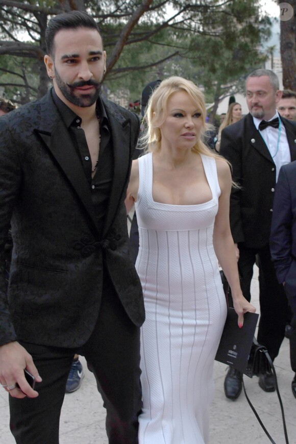 Pamela Anderson et Adil Rami lors de la soirée Amber Lounge Monaco 2019 au profit de la fondation de Jackie Stewart "Race Against Dementia" à l'hôtel Méridien Beach Plaza à Monaco, le 24 mai 2019.