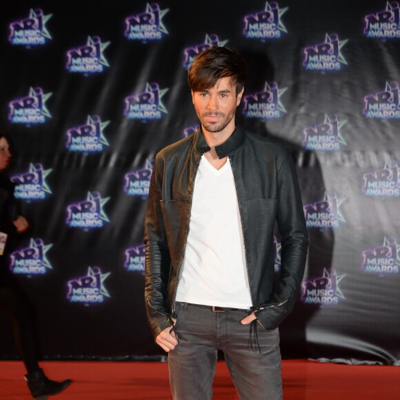 Enrique Iglesias lors de la 18ème cérémonie des "NRJ Music Awards" au Palais des Festivals à Cannes, le 12 novembre 2016. © Rachid Bellak/Bestimage