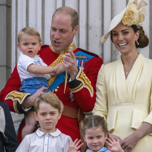 Le prince William, duc de Cambridge, et Catherine (Kate) Middleton, duchesse de Cambridge, le prince George de Cambridge la princesse Charlotte de Cambridge, le prince Louis de Cambridge - La famille royale au balcon du palais de Buckingham lors de la parade Trooping the Colour 2019, célébrant le 93ème anniversaire de la reine Elisabeth II, Londres, le 8 juin 2019.