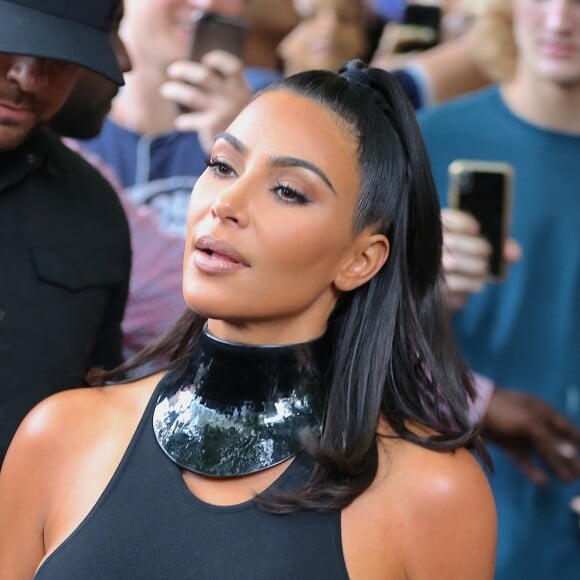 Kim Kardashian dans les rues de New York, le 25 juin 2019. Le petit groupe est allé déguster une glace. Ils célèbrent l'anniversaire de L. Anthony qui fête ses 36 ans.