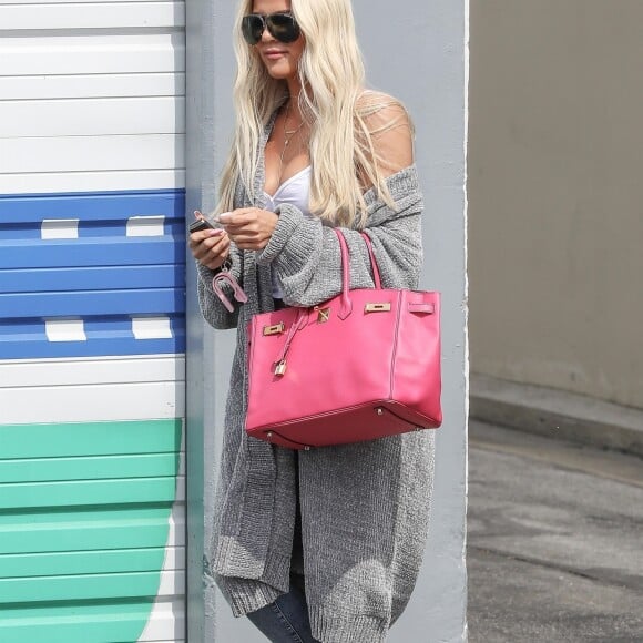 Exclusif - Khloe Kardashian à la sortie des studios de "Keeping Up With The Kardashians" à Los Angeles, le 27 juin 2019.