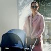 Exclusif - Pippa Middleton profite du soleil de Londres pour sortir son fils Arthur en poussette le 27 février 2019.
