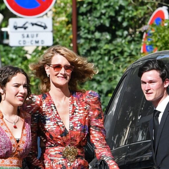 Laura Dern et sa fille Jaya Harper - Les célébrités arrivent à la réception du mariage de Zoe Kravitz et Karl Glusman dans la maison de Lenny Kravitz à Paris, France, le 29 juin 2019.
