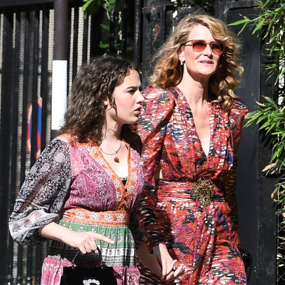 Laura Dern et sa fille Jaya Harper - Les célébrités arrivent à la réception du mariage de Zoe Kravitz et Karl Glusman dans la maison de Lenny Kravitz à Paris, France, le 29 juin 2019.