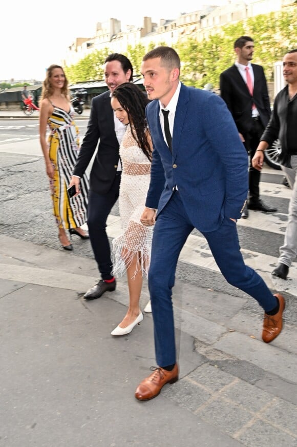 Zoe Kravitz et son mari Karl Glusman - Les invités de Zoe Kravitz et de son mari Karl Glusman arrivent au restaurant Lapérouse à Paris pour leur Pre Wedding Party le 28 juin 2019.