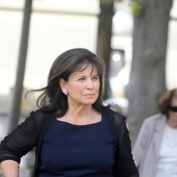 Exclusif - Anne Sinclair - Obsèques de Simone Veil au cimetière du Montparnasse à Paris, le 5 juillet 2017.