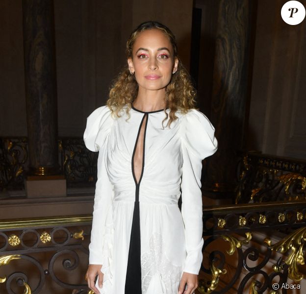 Nicole Richie assiste à la présentation de la collection Haute Couture de Giambattista Valli. Paris, le 1er juillet 2019.