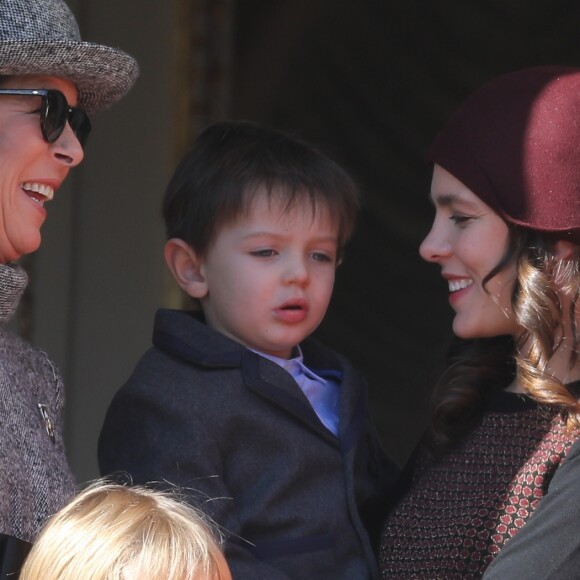 Beatrice Borromeo, la princesse Caroline de Hanovre, Charlotte Casiraghi et son fils Raphaël Elmaleh - La famille princière de Monaco au balcon du palais lors de la fête nationale monégasque, à Monaco, le 19 novembre 2017. © Dominique Jacovides/Bestimage