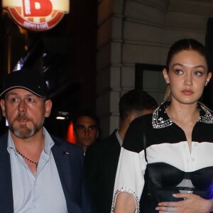 Gigi et Anwar Hadid quittent le gala de la Vogue Paris Foundation, au Trianon. Paris, le 2 juillet 2019. © Veeren-Clovis/Bestimage
