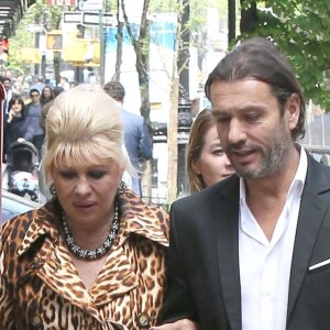 Exclusif - Ivana Trump et Rossano Rubicondi se baladent en amoureux dans les rues de New York, le 14 mai 2018
