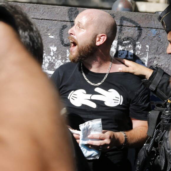 Exclusif - Muriel Robin et sa compagne Anne Le Nen participent au rassemblement contre les violences faites aux femmes. Wesson Terrien, membre des Gilets Jaunes, les a pris à partie. Place de la République à Paris, le 6 juillet 2019 © Stephen Caillet / Panoramic / Bestimage