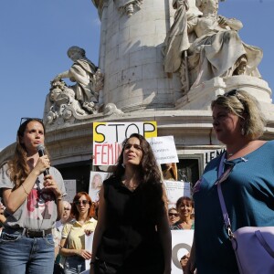 Yael Naïm (en robe noire) participe au rassemblement contre les violences faites aux femmes, Place de la République à Paris. Le 6 juillet 2019 © Stephen Caillet / Panoramic / Bestimage