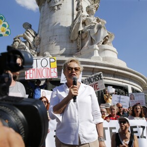 Muriel Robin participe au rassemblement contre les violences faites aux femmes, Place de la République à Paris. Le 6 juillet 2019 © Stephen Caillet / Panoramic / Bestimage