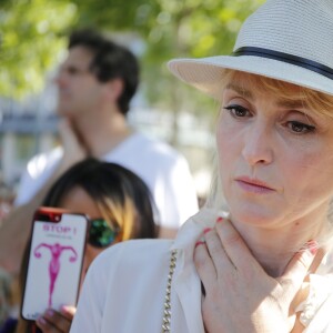 Julie Gayet participe au rassemblement contre les violences faites aux femmes, Place de la République à Paris. Le 6 juillet 2019 © Stephen Caillet / Panoramic / Bestimage