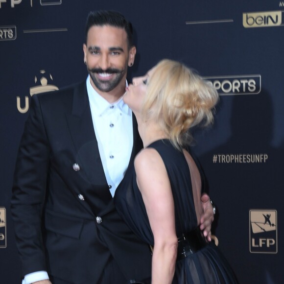 Adil Rami et Pamela Anderson au photocall de la 28ème cérémonie des trophées UNFP (Union nationale des footballeurs professionnels) au Pavillon d'Armenonville à Paris, France, le 19 mai 2019. © Coadic Guirec/Bestimage