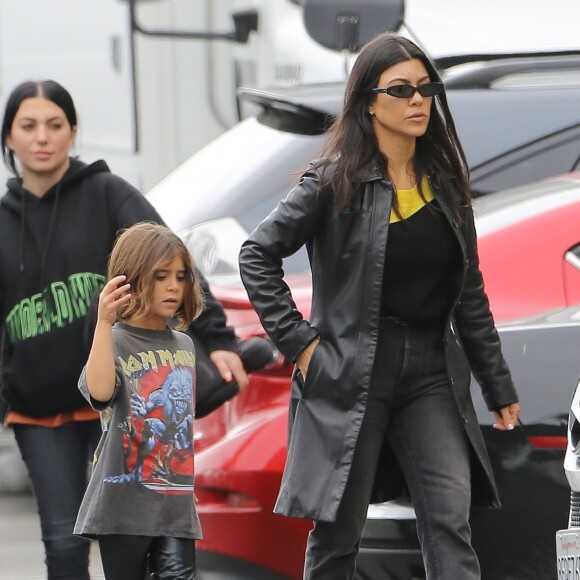 Kourtney Kardashian et sa fille Penelope Disick arrivent à la messe dominicale de Kanye West à Los Angeles, le 26 mai 2019.