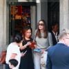 Angelina Jolie fait un passage chez Jouéclub à Paris et donne un des jouets qu'elle a acheté à un enfant devant le magasin le 9 juillet 2019.