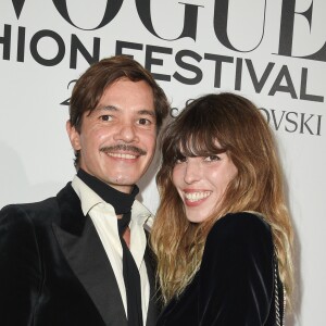 Elie Top et Lou Doillon au photocall de la soirée du Vogue Fashion Festival 2018, avec Swarovski, à l'hôtel Potocki, à Paris, France, le 9 novembre 2018. © Coadic Guirec/Bestimage