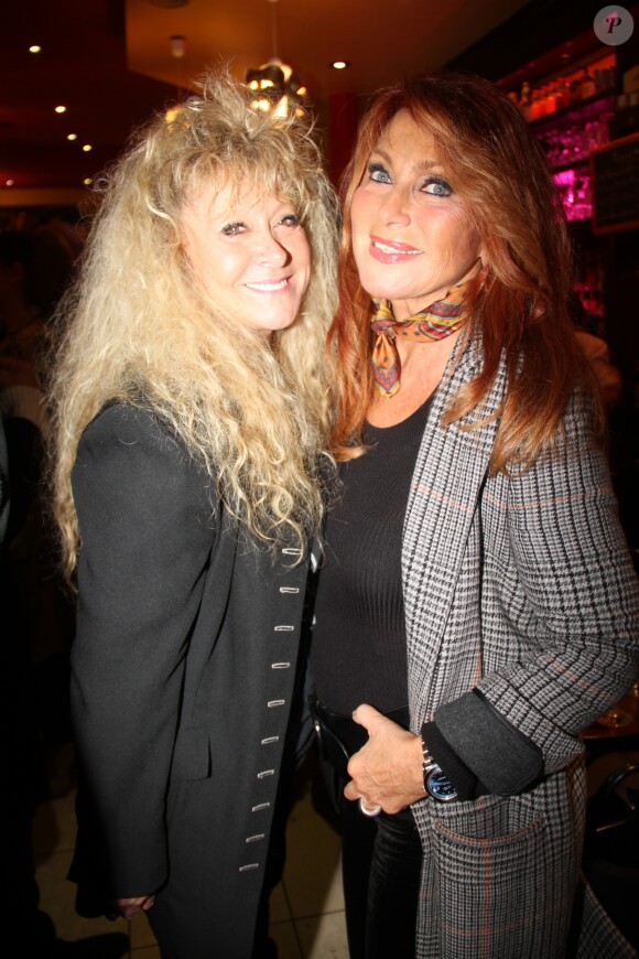 Julie Pietri et Chantal Richard (Sloane) à l'after-party du spectacle de Thierry Wilson alias Zize pour le one man show "Zize dans la famille Mamma Mia" au Moulin à café à Paris, France, le 23 octobre 2017. © Philippe Baldini/Bestimage