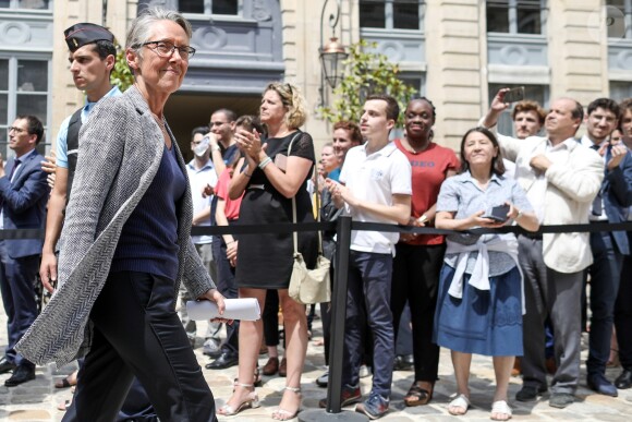 Passation de pouvoir entre François de Rugy, ministre démissionnaire de la Transition Ecologique et Solidaire et Elisabeth Borne, nouvelle ministre de la Transition écologique et solidaire, chargée des Transports. Le 17 juillet 2019 à Paris. © Stéphane Lemouton / Bestimage 17/07/2019 - Paris