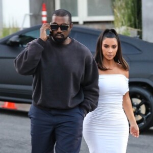 Exclusif - Kim Kardashian et son mari Kanye West arrivent à un diner privé au restaurant Crustacean à Beverly Hills, Los Angeles, le 30 juin 201  For germany cal for price - Please hide children face prior publication Exclusive - Kim Kardashian and Kanye West are seen attend a party in the Hollywood Hills. The Iconic couple can look stylish as they strut their way into the party. Kim looks angelic as she sports a long white dress while Kanye opted to keep it casual and cool in a sweater and jeans. Shot on 06/30/19.30/06/2019 - Los Angeles