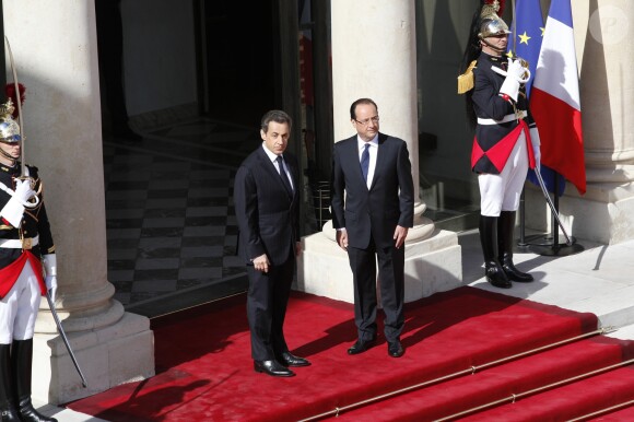 François Hollande, Nicolas Sarkozy - Cérémonie de passation de pouvoir entre Nicolas Sarkozy et François Hollande au palais de l'Elysée à Paris. Le 15 mai 2012.