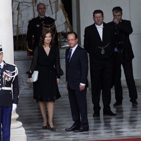 François Hollande, Nicolas Sarkozy, Valérie Trierweiler, Carla Bruni-Sarkozy - Cérémonie de passation de pouvoir entre Nicolas Sarkozy et François Hollande au palais de l'Elysée à Paris. Le 15 mai 2012.