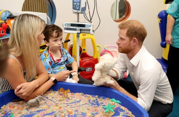 Le prince Harry, duc de Sussex, lors d'une visite à l'hôpital pour enfants de Sheffield le 25 juillet 2019 à Sheffield, en Angleterre le 25 juillet 2019.